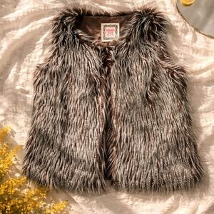Chelsea & Violet Faux Fur Vest in Brown and Gray